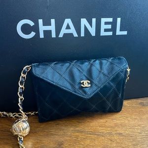 Rich Gorgeous Chanel Waist Bag 💯 Authentic